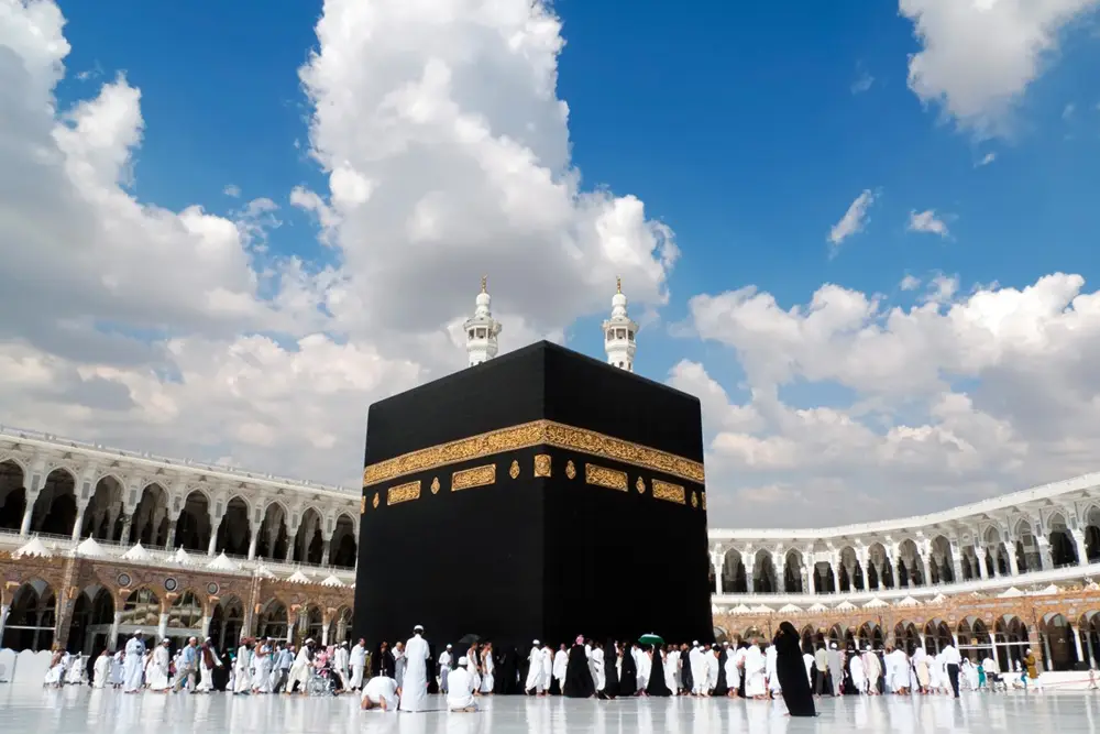 Umrah packages from Bangladesh — pilgrims at Kaaba during Tawaf